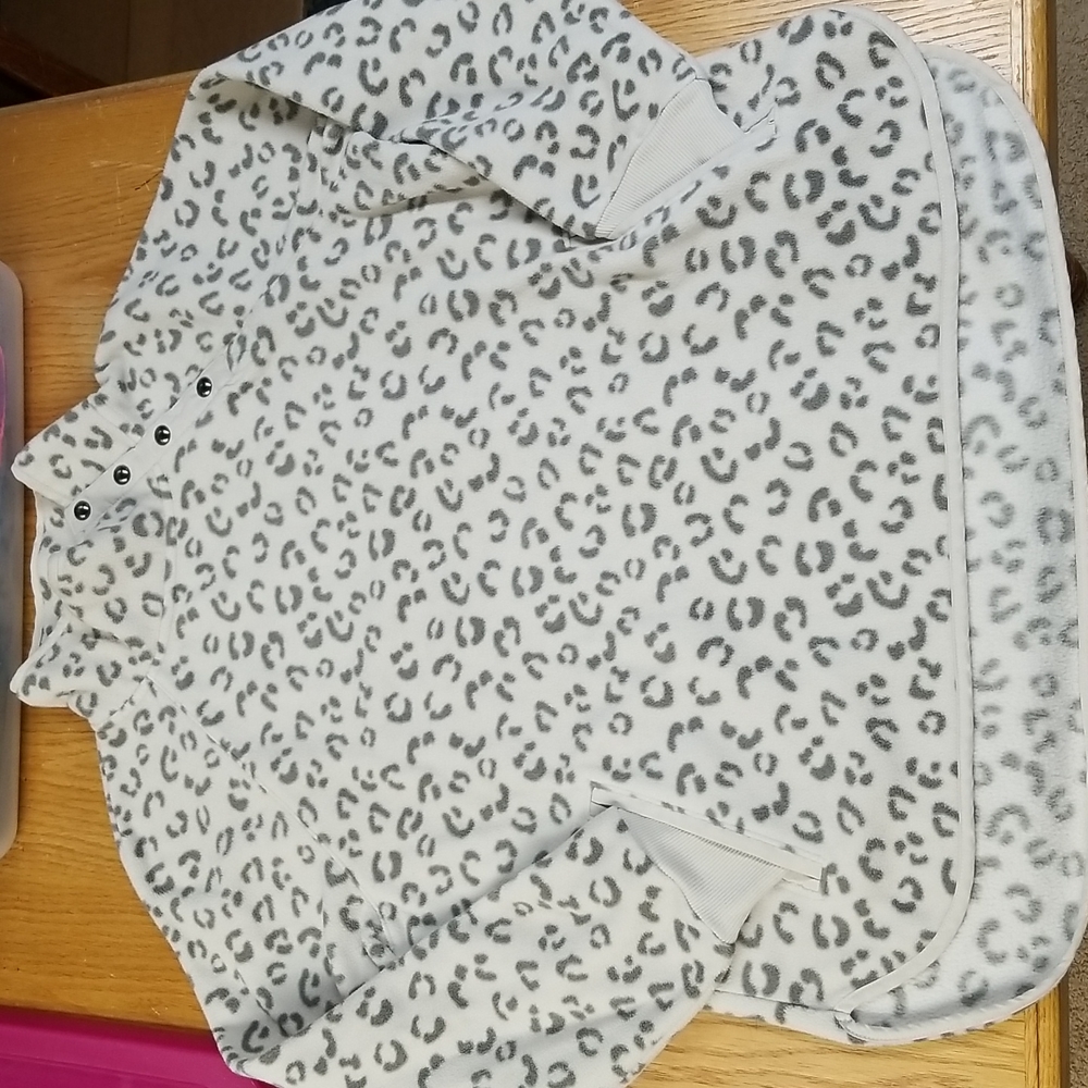 Women's Green Tea Fleece White Leopard Size L